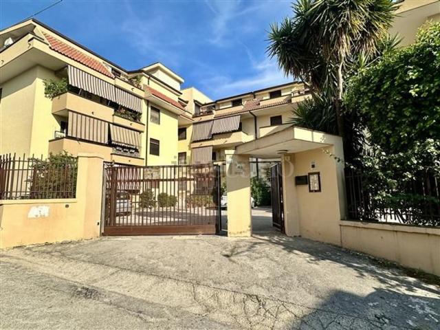 Appartamento in affitto di 125 m² in Via D&apos Elena