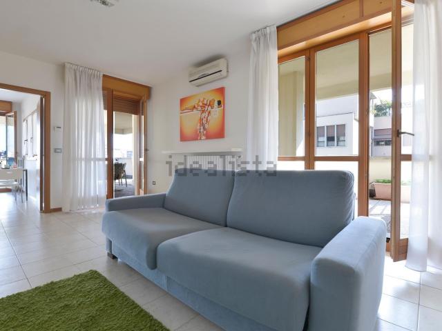 Appartamento in affitto di 125 m² in Via Emilia Levante, 43