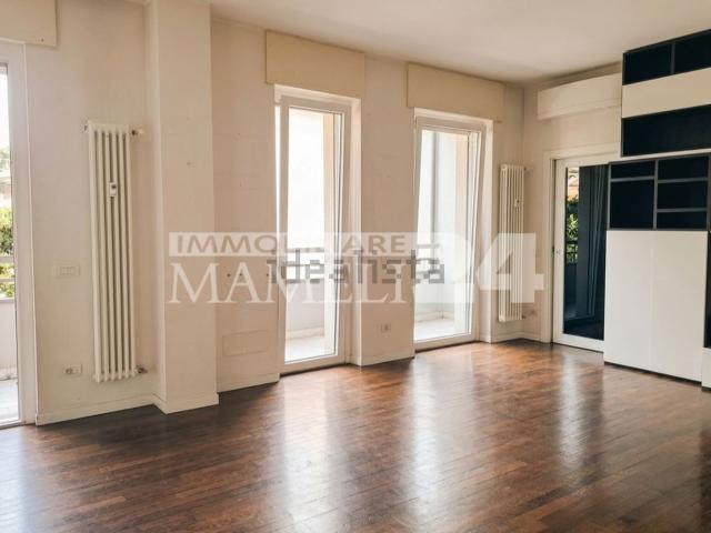 Appartamento in affitto di 125 m² in Via M. D&apos Azeglio, 25