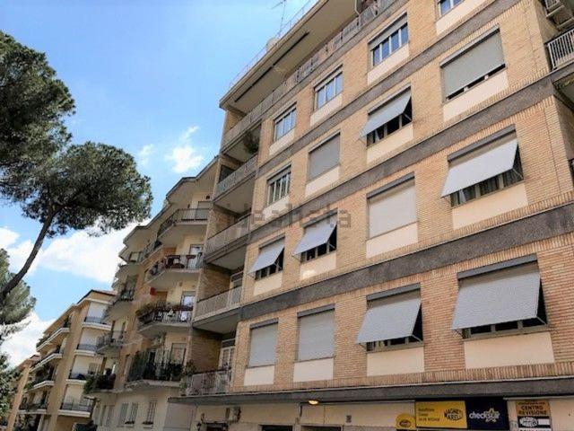 Appartamento in affitto di 125 m² in Via Sangemini, 26