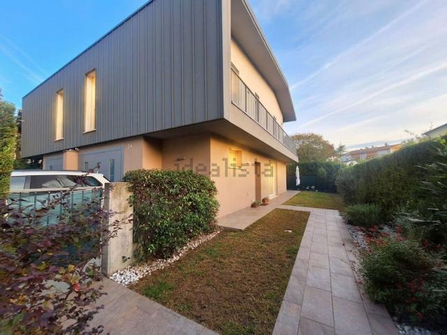 Appartamento in affitto di 125 m² in Via Silvio Pellico
