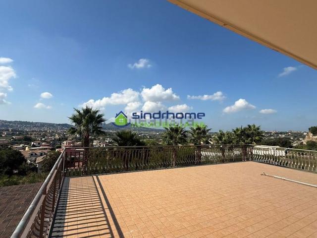 Appartamento in affitto di 125 m² in Via Trefole