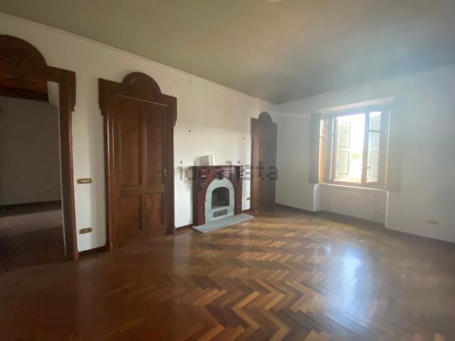 Appartamento in affitto di 125 m² in Corso Cento Cannoni, 16