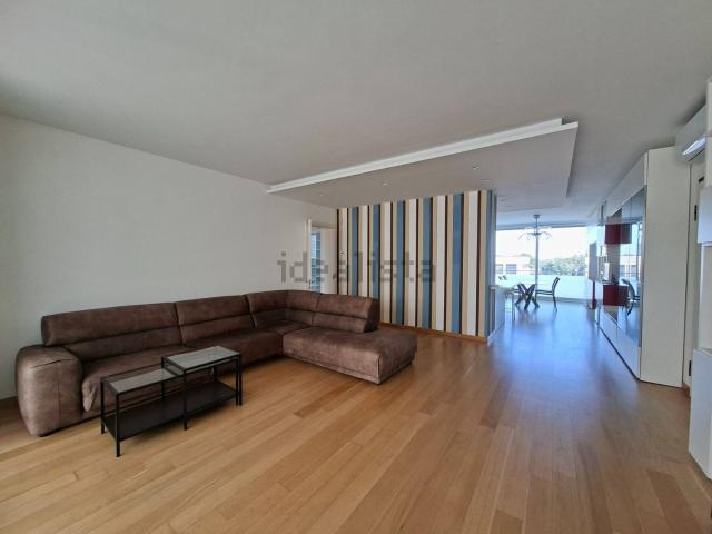Appartamento in affitto di 127 m² in Via Castello d&apos Amore