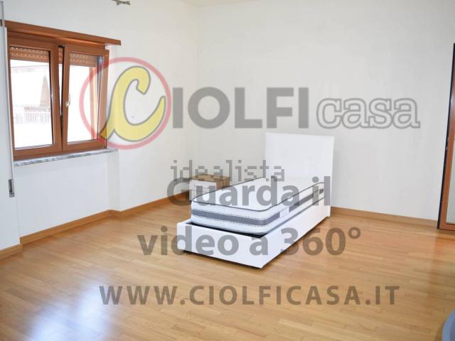 Appartamento in affitto di 127 m² in Via Giacomo Leopardi