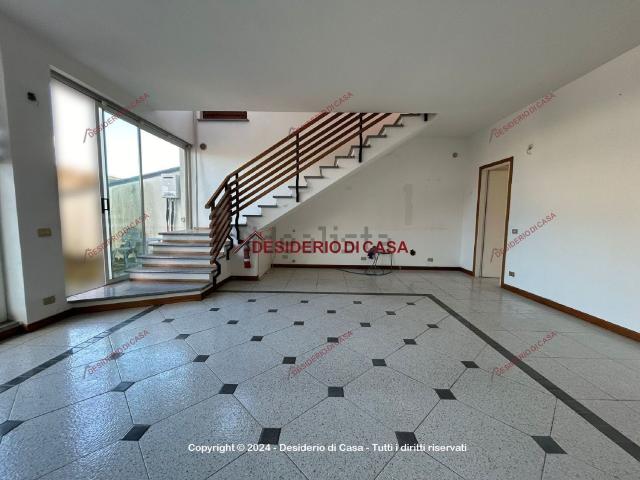Appartamento in affitto di 128 m² in Via Enrico Fermi