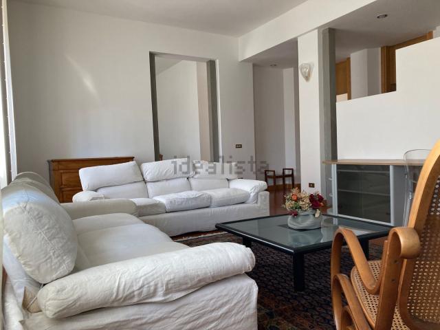 Appartamento in affitto di 128 m² in Via Felice Orsini