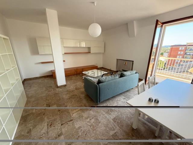 Appartamento in affitto di 128 m² in Via Ippolito Nievo
