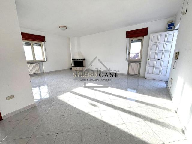 Appartamento in affitto di 129 m² in Via Montenuovo Licola Patria