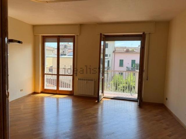 Appartamento in affitto di 130 m² in Via Cairoli