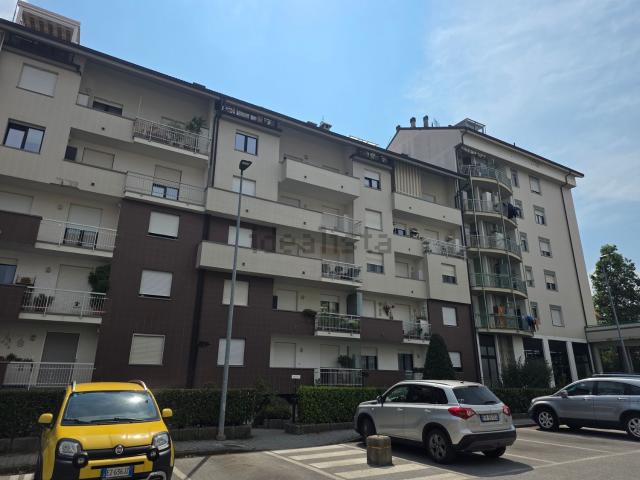 Appartamento in affitto di 130 m² in Via Cesare Vinaj