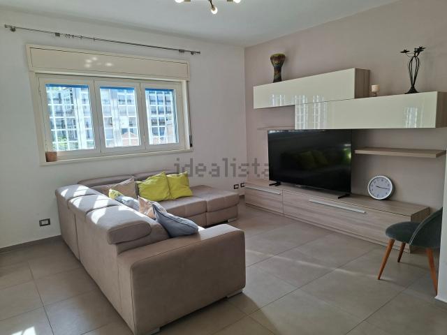 Appartamento in affitto di 130 m² in Via Antonio Gramsci