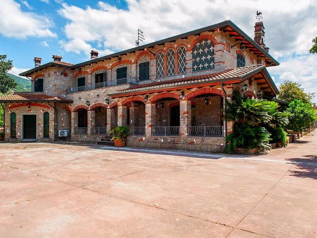Appartamento in affitto di 130 m² in Via Acquala, 42