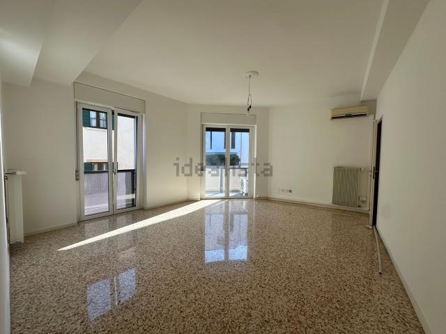 Appartamento in affitto di 130 m² in Via Avogari