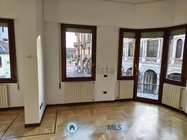 Appartamento in affitto di 130 m² in Via Beato Luca Belludi
