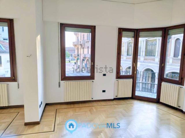 Appartamento in affitto di 130 m² in Via Beato Luca Belludi