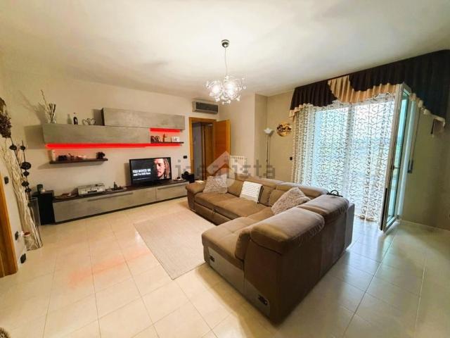 Appartamento in affitto di 130 m² in Via Giuseppe Di Vittorio, 3