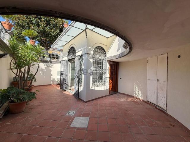 Appartamento in affitto di 130 m² in Via Giovanni Pascoli, 10