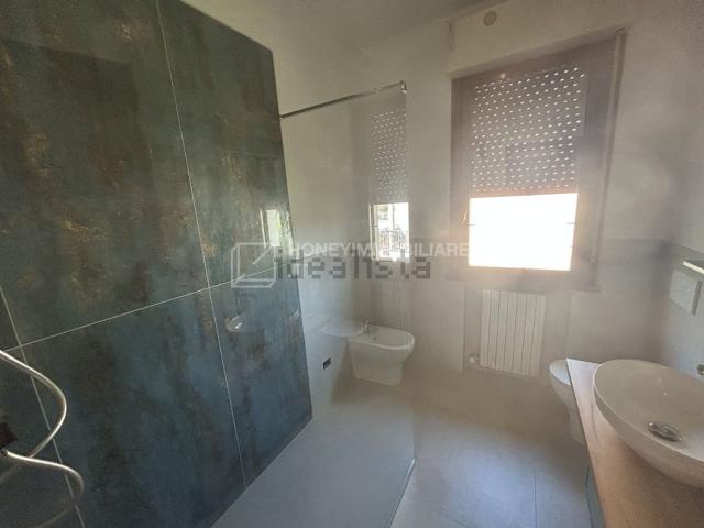 Appartamento in affitto di 130 m² in Via Don Alberto Carozza, 5