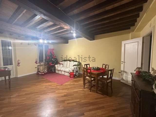 Appartamento in affitto di 130 m² in Via dei Gallucci