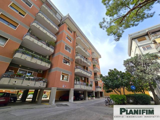 Appartamento in affitto di 130 m² in Via della Resistenza, 48