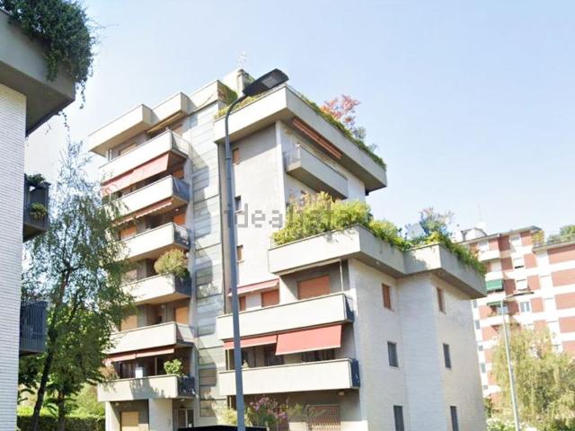 Appartamento in affitto di 130 m² in Via Ernesto Besenzanica, 9