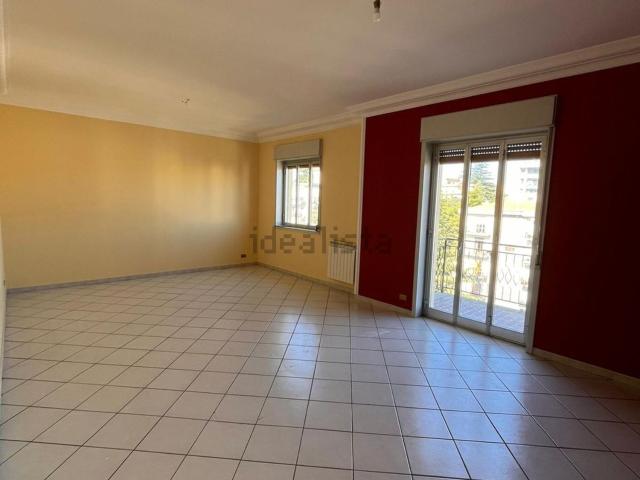 Appartamento in affitto di 130 m² in Via F. Turati, 114