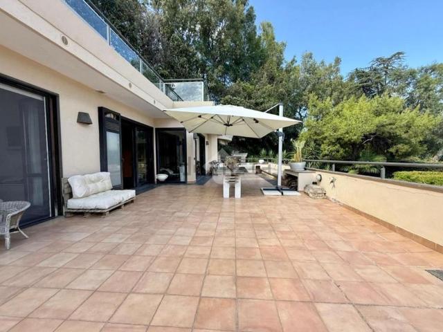 Appartamento in affitto di 130 m² in Via Francesco Petrarca, 46