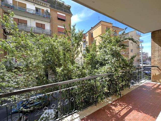 Appartamento in affitto di 130 m² in Via Montello, 12
