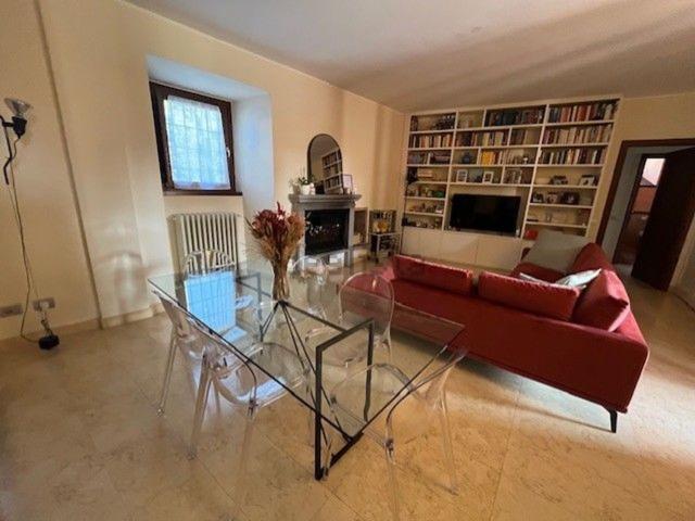Appartamento in affitto di 130 m² in Via Sombreno, 45