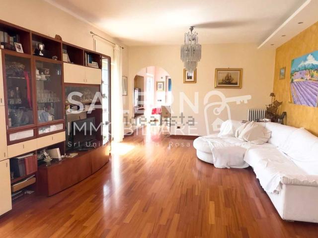 Appartamento in affitto di 130 m² in Via Salvatore Calenda, 158