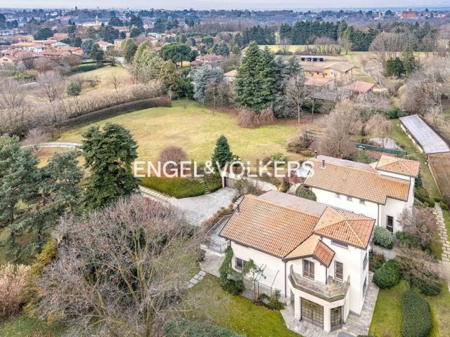 Appartamento in affitto di 130 m² in Via Sant&apos Ambrogio, 56