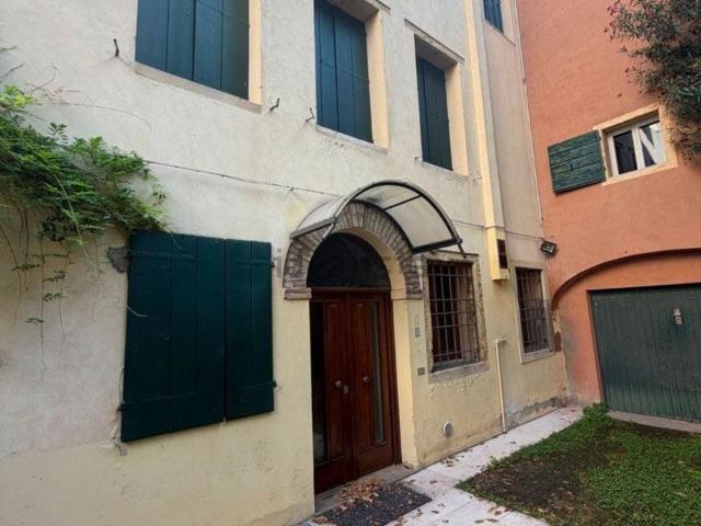 Appartamento in affitto di 130 m² in Via Seminario