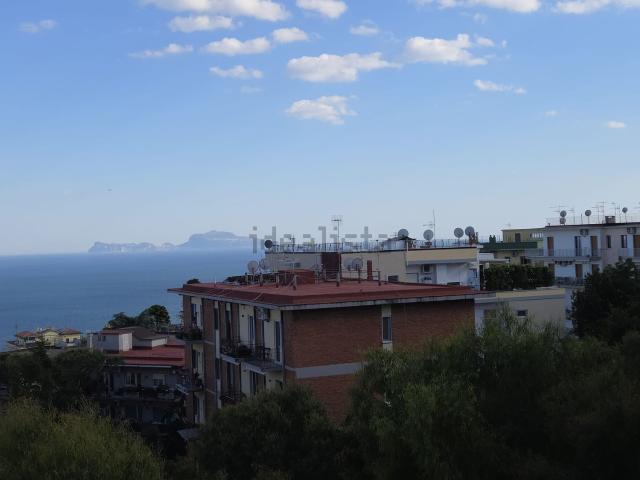 Appartamento in affitto di 130 m² in Via Posillipo