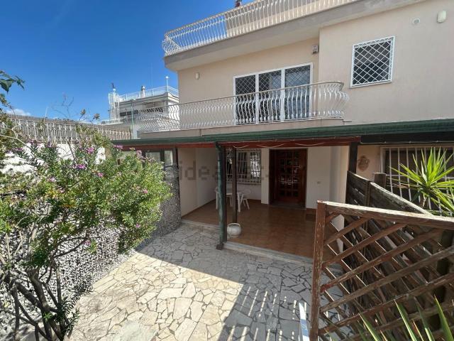 Appartamento in affitto di 130 m² in Via Patria Montenuovo Licola