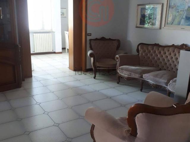 Appartamento in affitto di 130 m² in Via Palmiro Togliatti, 5
