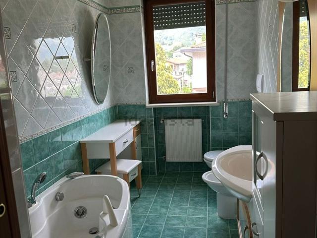 Appartamento in affitto di 130 m² in Via Paolo Lioy