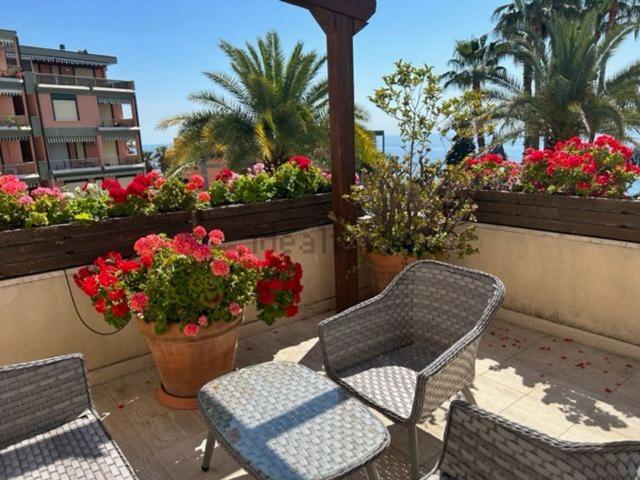 Appartamento in affitto di 130 m² in Via Roccasterone, 23