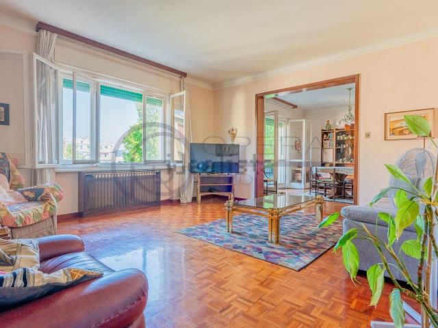 Appartamento in affitto di 130 m² in Via Tigor, 23