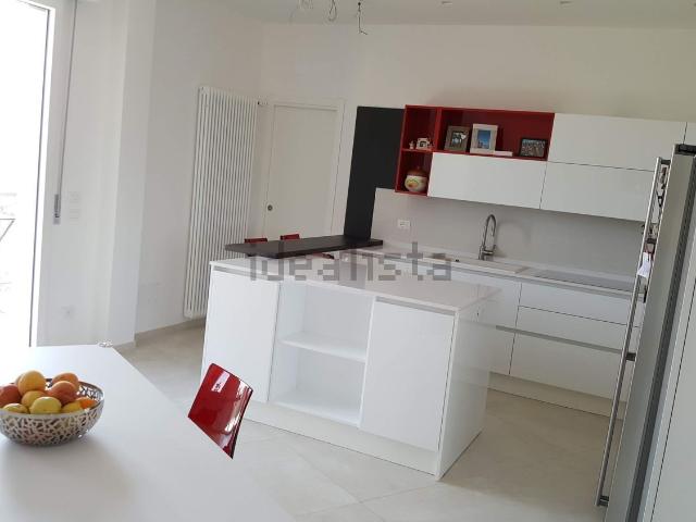 Appartamento in affitto di 130 m² in Via Vittorio Betteloni