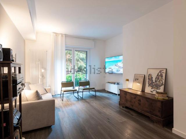 Appartamento in affitto di 130 m² in Viale Omero, 22
