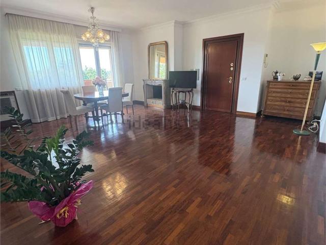 Appartamento in affitto di 130 m² in Largo Valerio Bacigalupo