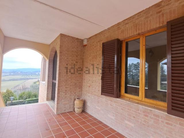 Appartamento in affitto di 130 m² in Strada di Basciano