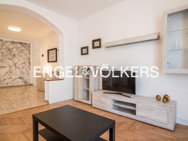 Appartamento in affitto di 131 m² in Via Chiesanuova, 71