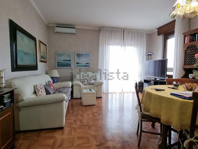 Appartamento in affitto di 131 m² in Via Fabio Filzi