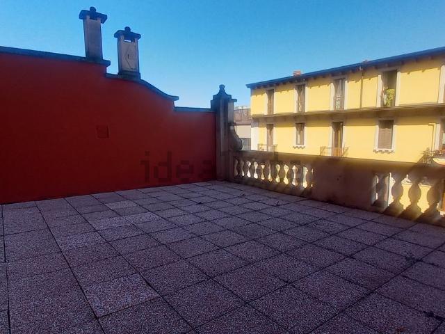 Appartamento in affitto di 132 m² in Via Spartaco, 38