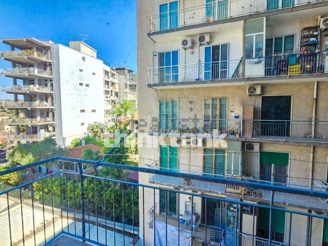 Appartamento in affitto di 132 m² in Via Cardì