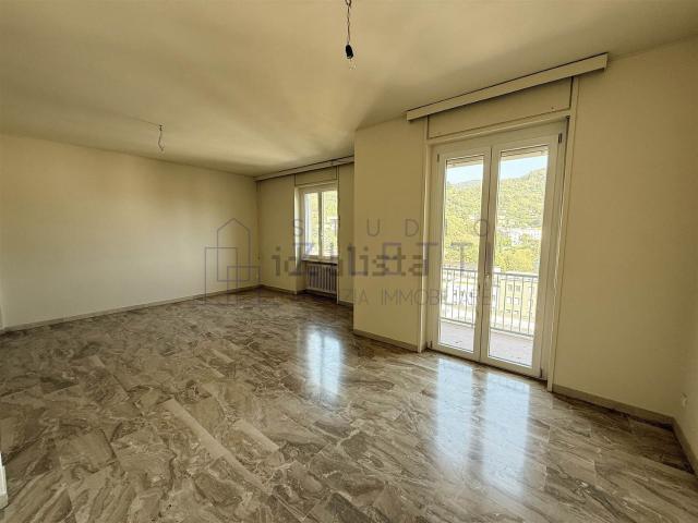 Appartamento in affitto di 133 m² in Via Crocifissa di Rosa, 15