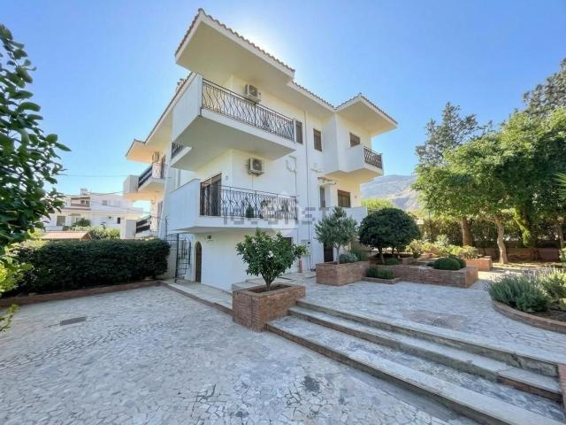 Appartamento in affitto di 133 m² in Via Gladiolo, 26