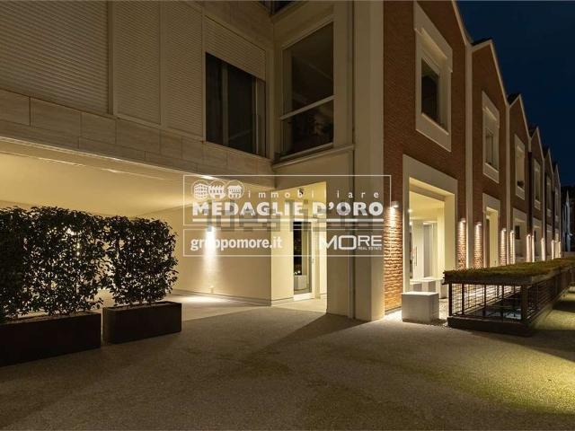 Appartamento in affitto di 134 m² in Via G. Moreali